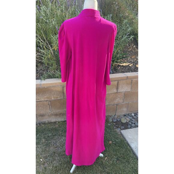 Vanity Fair Night Robe House Coat L Fuchsia Velour Snap Closure Granny Core - Picture 10 of 10